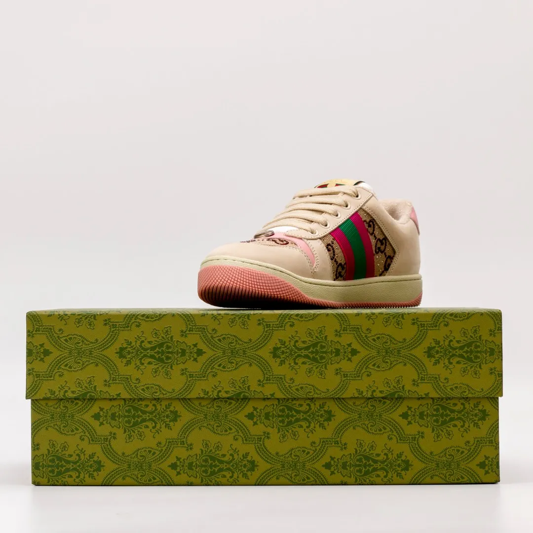 Ex-factory price: RMB 300 [higher version] GUCCI casual sports distressed small dirty shoes, polished cowhide fabric, hand-made distressed effect!  Original terry cloth, delicate, soft, comfortable and breathable. Privately molded steel-stamped two-color original TPU outsole (lower layer is wider, upper layer is narrower) to differentiate the wrong version of the outsole in the market. Fabric, material, outsole, detail comparison SIZE: 34-41, 38-45 regular size (women's 34, 41, men's 38, 45 customized, non-returnable and non-exchangeable) (women's colors and men's models need to be customized)